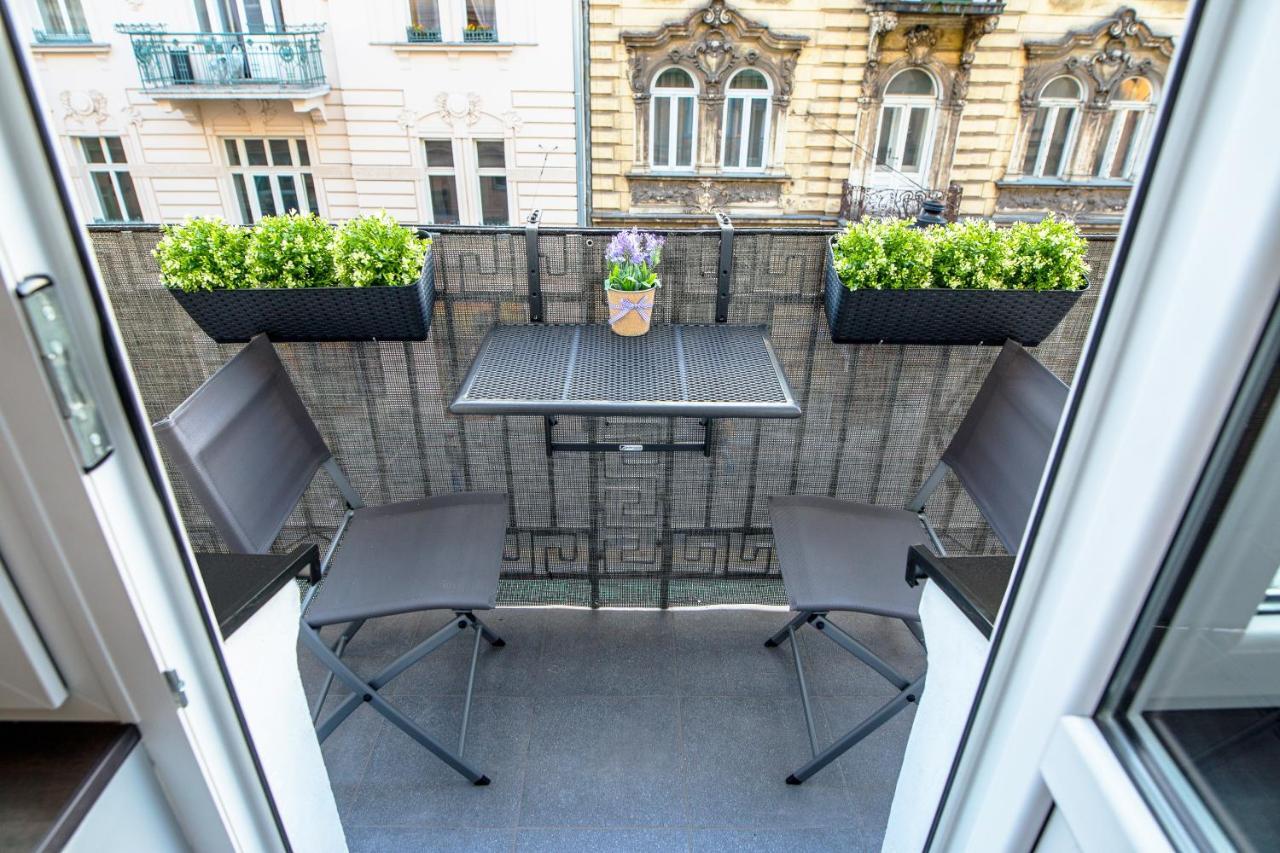Tribeca City Center Apartments Краков Экстерьер фото